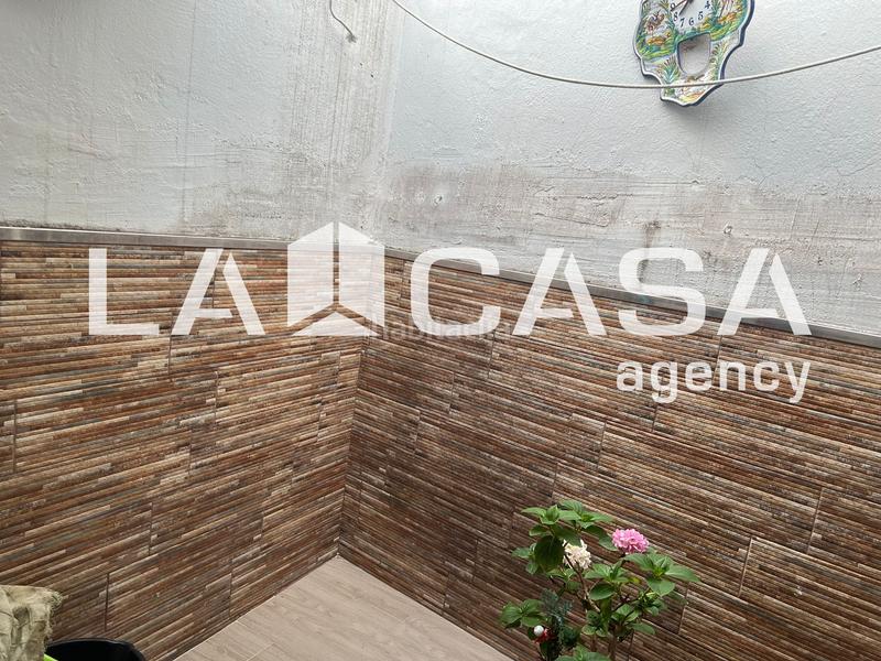 Foto f920e5e6-d566-45de-b439-39c232b1b1ec. Piso  en planta baja con patio privado y excelente ubicación junto a la plaza de valme! en Dos Hermanas