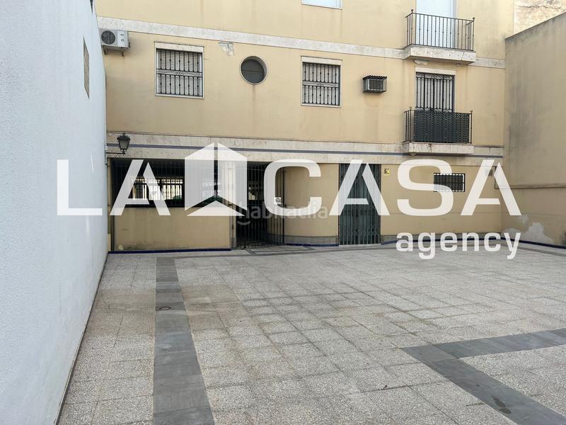 Foto fd189fe8-6134-4050-bcf4-f639ffa1efe1. Piso  en planta baja con patio privado y excelente ubicación junto a la plaza de valme! en Dos Hermanas