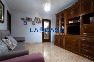 Etagenwohnung in Les Planes. Piso en venta  luminoso y con gran potencial!!!