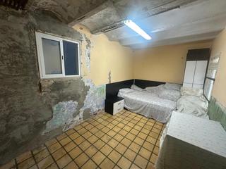 Appartement  Carrer del general prim. Excelente local triplex a reformar