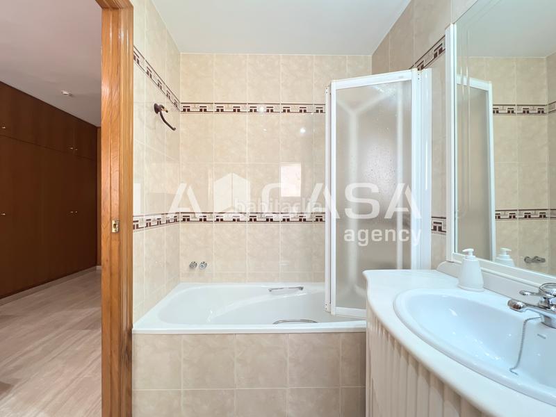 Foto 3c25af34-6401-45e9-a9b7-2556033d8c91. Casa amb calefacció a Progrés - Pep Ventura Badalona