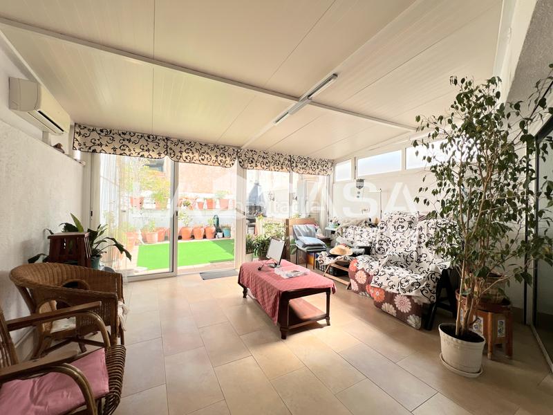 Foto bdca8e29-b61e-4b0b-927f-38307b30be3b. Casa amb calefacció a Progrés - Pep Ventura Badalona