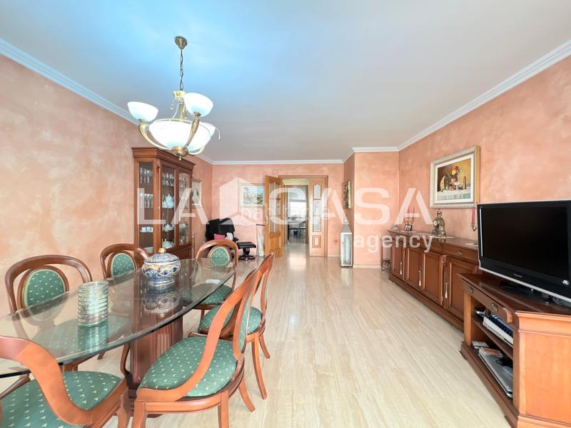 Foto c3ad0bb0-e20d-4007-a03b-8df42b231c5e. Casa amb calefacció a Progrés - Pep Ventura Badalona