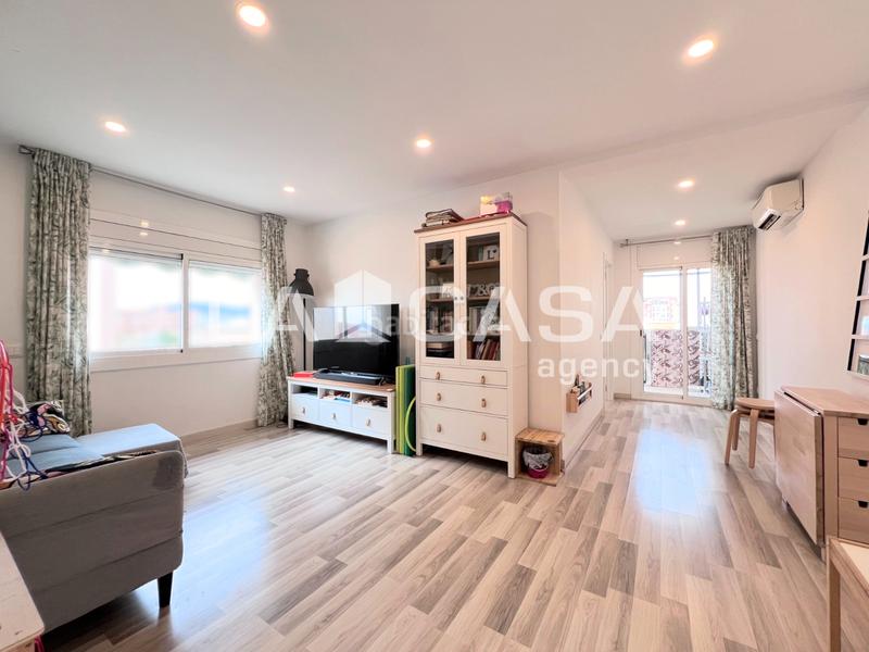Foto ce8613b6-0f84-4700-8ac5-d625424db10e. Appartement dans Llefià Badalona