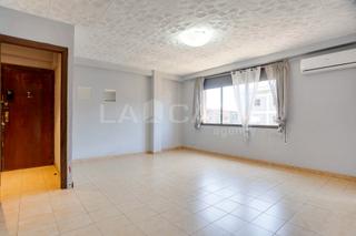 Pis  Carrer de cantàbria. Amplio piso con dos balcones en sant marti!