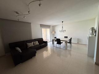 Casa a Torrelavit. Casa de 3 plantas con garaje, patio y terraza en torrelavit  lis