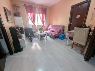 Piso en El Poble Sec - Parc de Montjuïc. Oportunidad para reformar y hacer tu hogar ideal