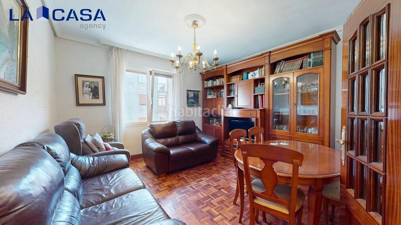 Foto dd5266e0-e948-4c1d-a879-421e6d9be271. Piso estudio sani 2020 presenta fantástico piso con terraza en etxepare! en Bilbao