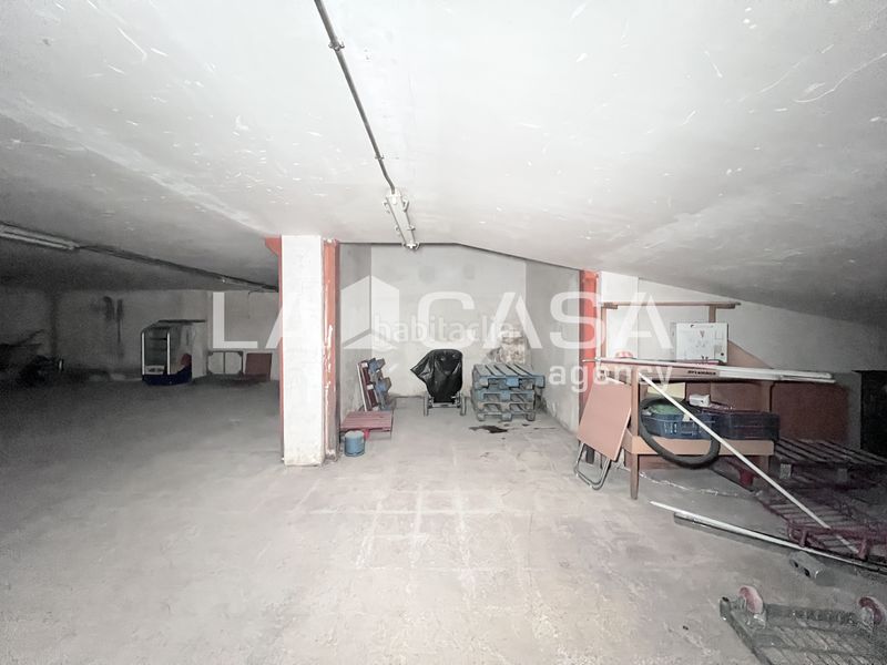Foto 5f6475ab-7c47-4141-8853-a4bd4211c92c. Local comercial a Llefià Badalona