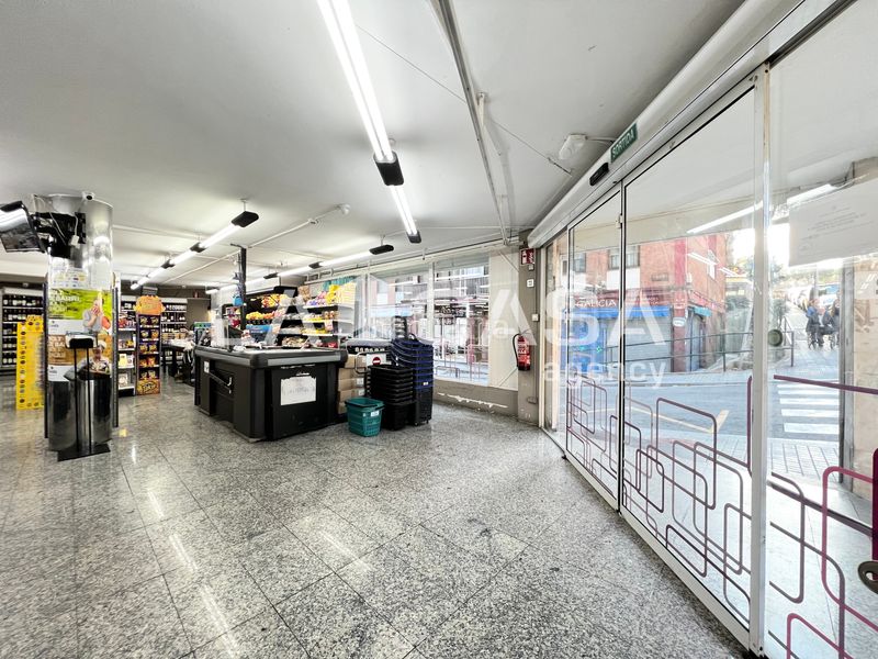 Foto 48b48c8e-c1e7-4211-9dcb-b9a8013d363e. Local comercial a Llefià Badalona