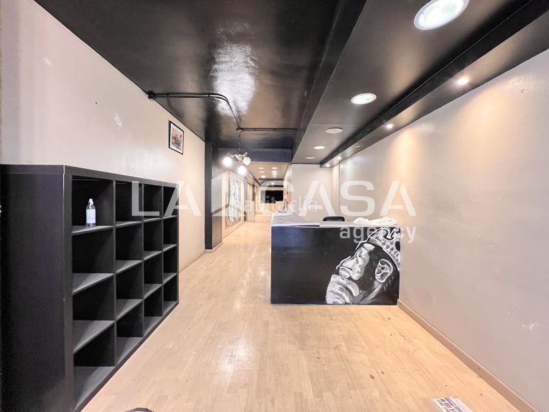 Foto aa7efa44-a671-4c57-8ee2-492ce7eb9a81. Local comercial a Llefià Badalona