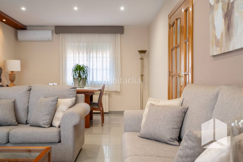Foto 56f04db1-28ea-485d-b911-f79a98a6ed29. Casa amb aparcament piscina a Sant Vicenç dels Horts