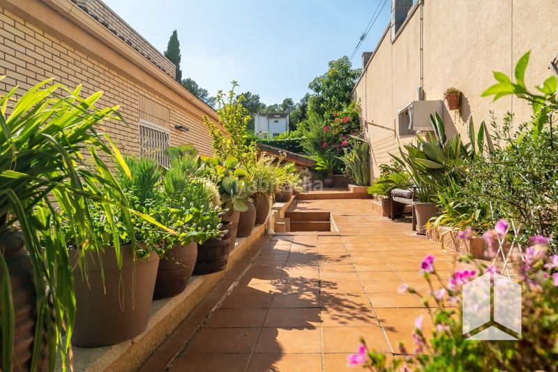 Foto d09a37a5-b678-49d7-aa49-9929bb88e758. Casa amb aparcament piscina a Sant Vicenç dels Horts