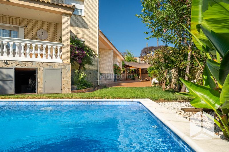 Foto f687f9bf-8529-4e0d-a19b-3325dcd1208e. Casa amb aparcament piscina a Sant Vicenç dels Horts