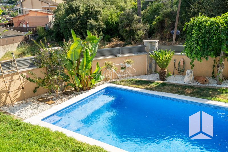 Foto fe3b6ed8-bc65-40f2-910f-7c7e32f8b4de. Casa amb aparcament piscina a Sant Vicenç dels Horts