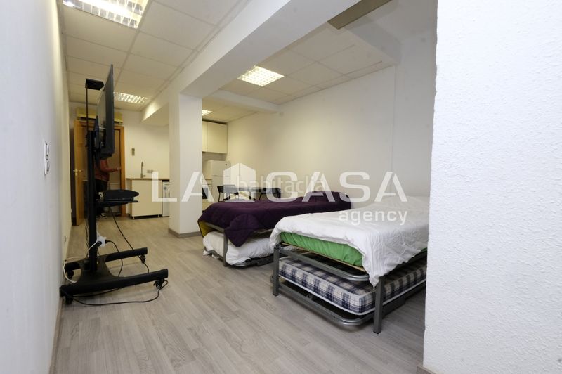 Foto 40710cb5-f838-4626-b1c3-c4931284ccdf. Local comercial a Guinardó Barcelona