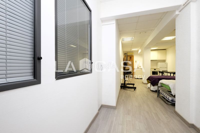 Foto ab1d317c-ee3a-48c3-a67a-ae0aec9c8f24. Local comercial a Guinardó Barcelona