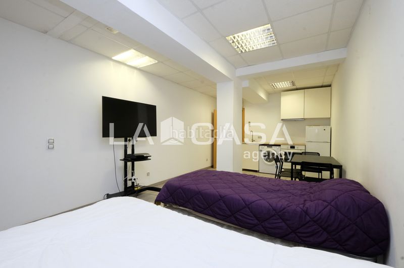 Foto e5ea2e03-5774-48fa-a060-a9e553de861f. Local comercial a Guinardó Barcelona