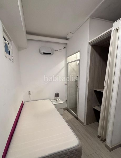 Foto d98fd278-4eac-4048-a49d-c22d41180b86. Local comercial a Raval Barcelona