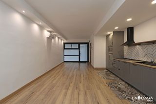 Local Comercial  Carrer d'elkano. Loft dúplex con esencia industrial y diseño actual en poblesec