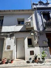 Casa aparellada a Sants Patrons