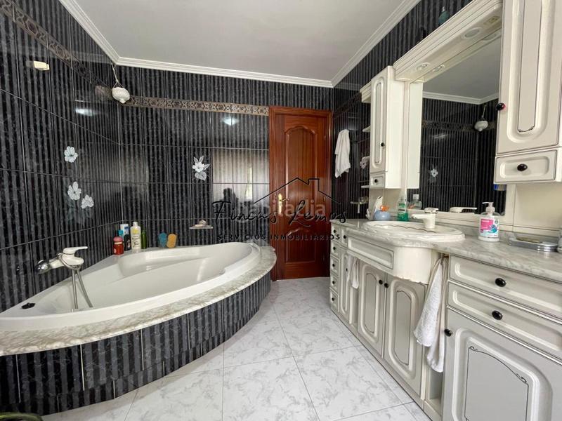 Foto d8d0495a-affd-48c1-b68d-601e87ed7bb1. Casa en Camariñas