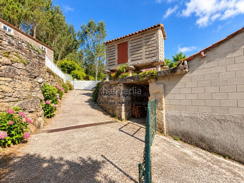 Foto f03b8781-3c1e-4c35-b2ef-2731cbfab236. Casa con parcheggio in Laxe