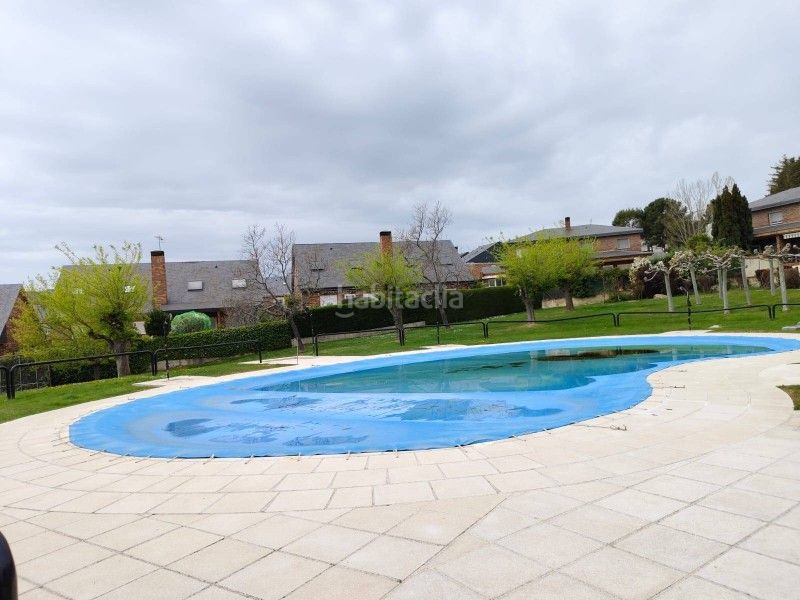 Foto becdcc36-d577-4f87-9edd-d3422b5873e0. Casa aparellada amb calefacció aparcament piscina a Valdemanco