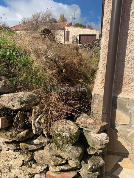 Foto c257245a-37fe-4e07-bab4-f63e6e785a40. Terreny residencial a Robregordo