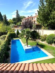 Chalet à Valdemanco. Casa adosada en venta en valdemanco  cerro matallera madrid