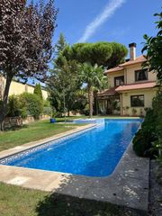 Doppelhaus in Valdemanco. Casa pareada en venta en valdemanco  cerro matallera madrid