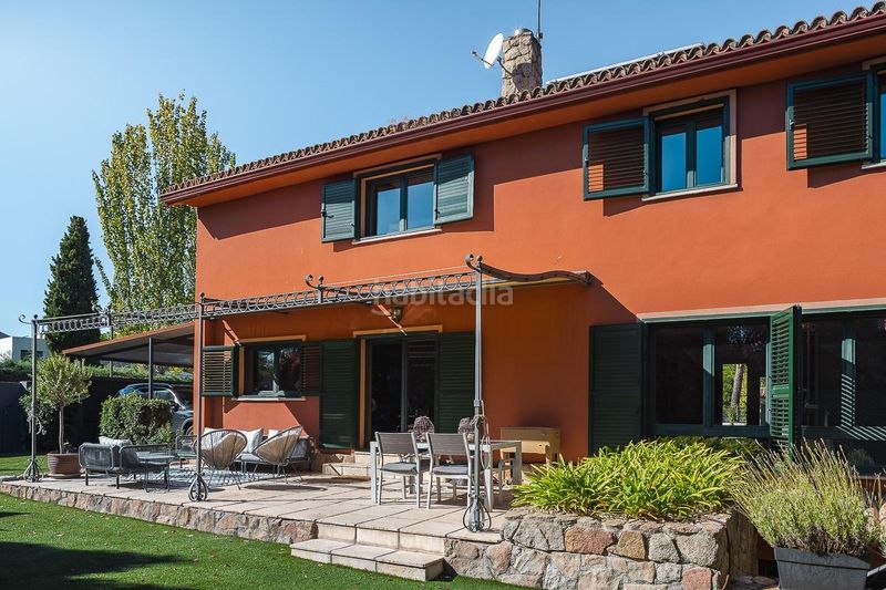 Foto 0f259dfb-d93f-4c00-bfa6-2145efa7e28d. Casa aparellada amb calefacció aparcament piscina a Boadilla del Monte