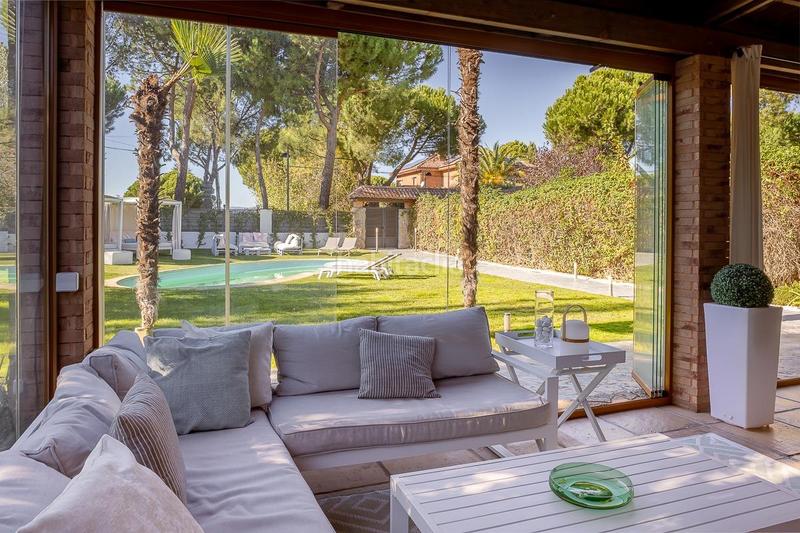 Foto 2bf8f122-4ac1-4640-83f8-8bd6b7ef6763. Casa aparellada amb aparcament piscina a Bonanza Boadilla del Monte