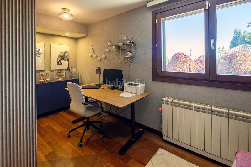 Foto 601a9d3a-f85d-47ef-a02d-296b71839310. Casa aparellada amb aparcament piscina a Bonanza Boadilla del Monte