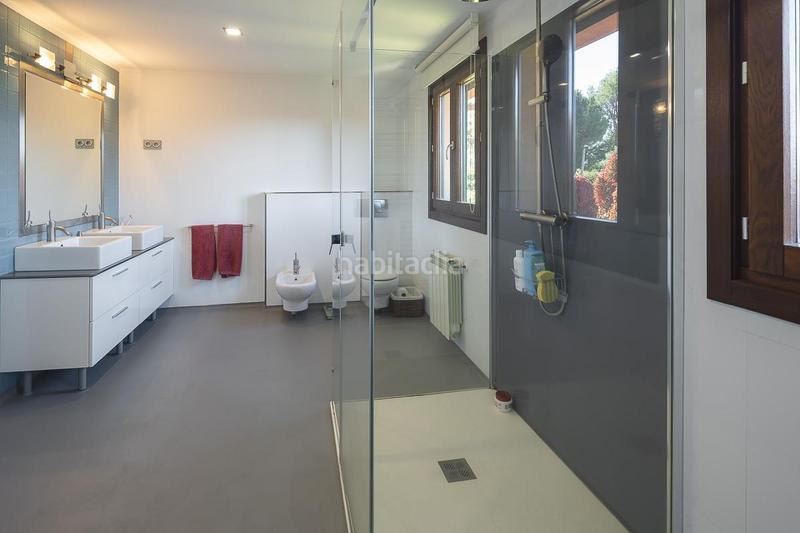 Foto b72e9f44-22a9-4167-8656-6f74cf949f63. Casa aparellada amb aparcament piscina a Bonanza Boadilla del Monte