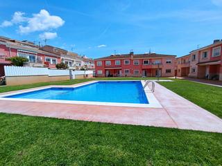 Maison jumelée à El Tancat-Mas d´en Gual. Gran adosada esquinera en  mas den gual, con piscina y gran gara