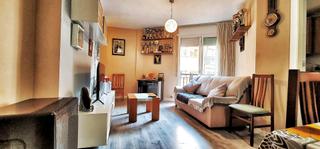 Pis a Centre. Bonito piso de 3 habitaciones con parking y ascensor