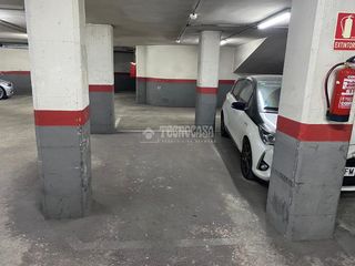Posto auto in El Camp de l´Arpa del Clot. Boxplaza de garaje en venta en barcelona