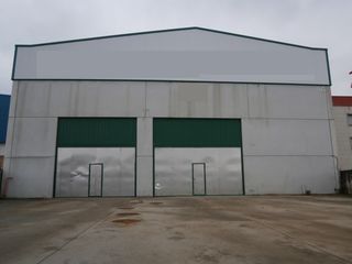 Industrial building in Lugar vacaria 55. Venta de 2 naves industriales contiguas
