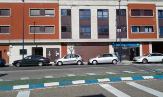 Local commercial à Avenida de puxeiros 27. Venta de local comercial ya alquilado