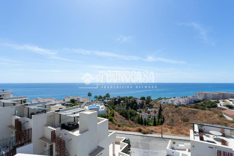 Foto 0e42d54f-cde3-4bad-969f-08ca4059e998. Casa aparellada amb piscina a El Peñoncillo Torrox