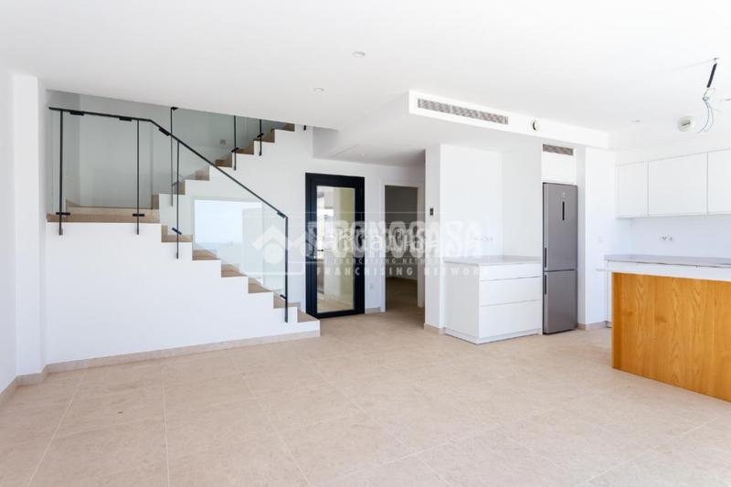 Foto 2fc59555-6c5c-4dc6-9f7b-72550dd73ad7. Casa aparellada amb piscina a El Peñoncillo Torrox