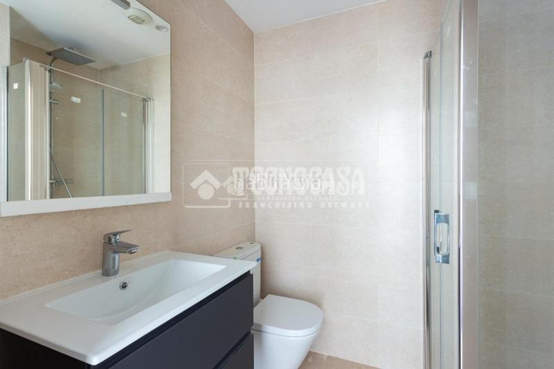 Foto 5d8f2f42-c3d7-46d8-a38c-1679777c4492. Casa aparellada amb piscina a El Peñoncillo Torrox