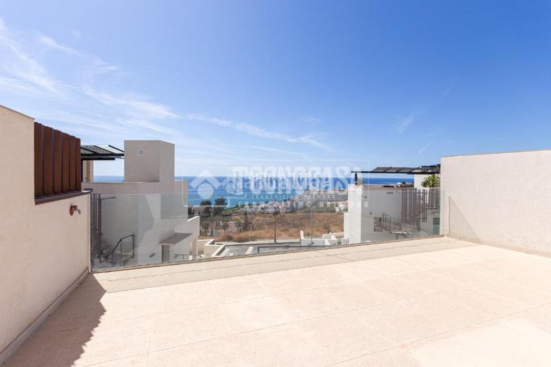 Foto 655e6a47-0e46-4d5f-b5f8-0a2711bc6583. Casa aparellada amb piscina a El Peñoncillo Torrox