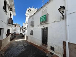 Casa aparellada en Torrox Pueblo. Casa en venta en torrox