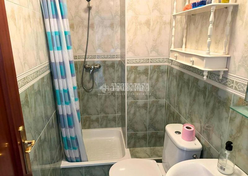 Foto b6e0ef29-4f19-4d47-b65c-1ca7c6cd8cc0. Pis amb aparcament a Torrox pueblo Torrox