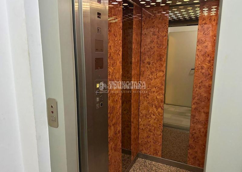 Foto ba2a44bd-bea4-4975-b114-7f8e94ad5bdb. Pis amb aparcament a Torrox pueblo Torrox