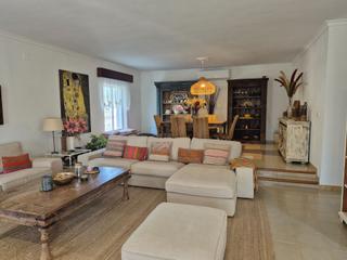 Chalet in Los Caños de Meca. Villa de lujo con explotación de negocio