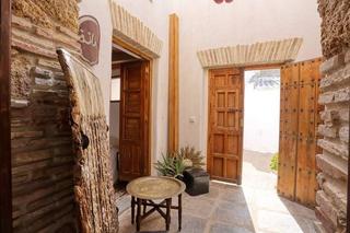 Bauernhof in Conil. Casa única y elegantemente renovada en el antiguo barrio pesquer