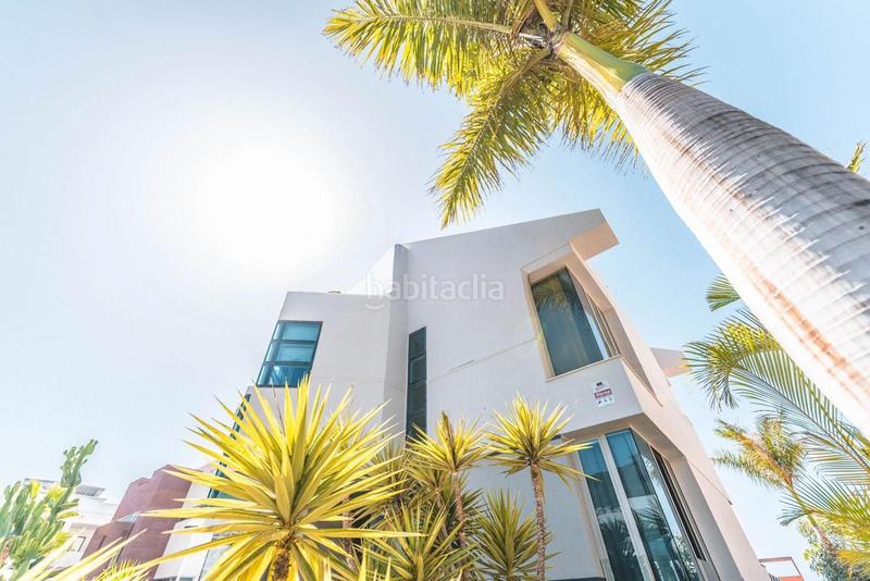 Foto a0737475-4c22-4853-b1aa-b01ec498cbe8. Xalet amb piscina a Playa Fañabé Alto Adeje